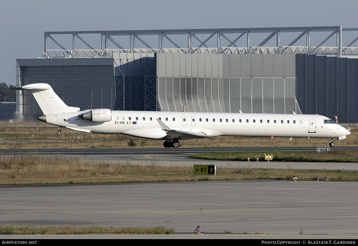 Aircraft Photo of EI-HIC | Bombardier CRJ-1000EL NG (CL-600-2E25) | AirHistory.net #760037