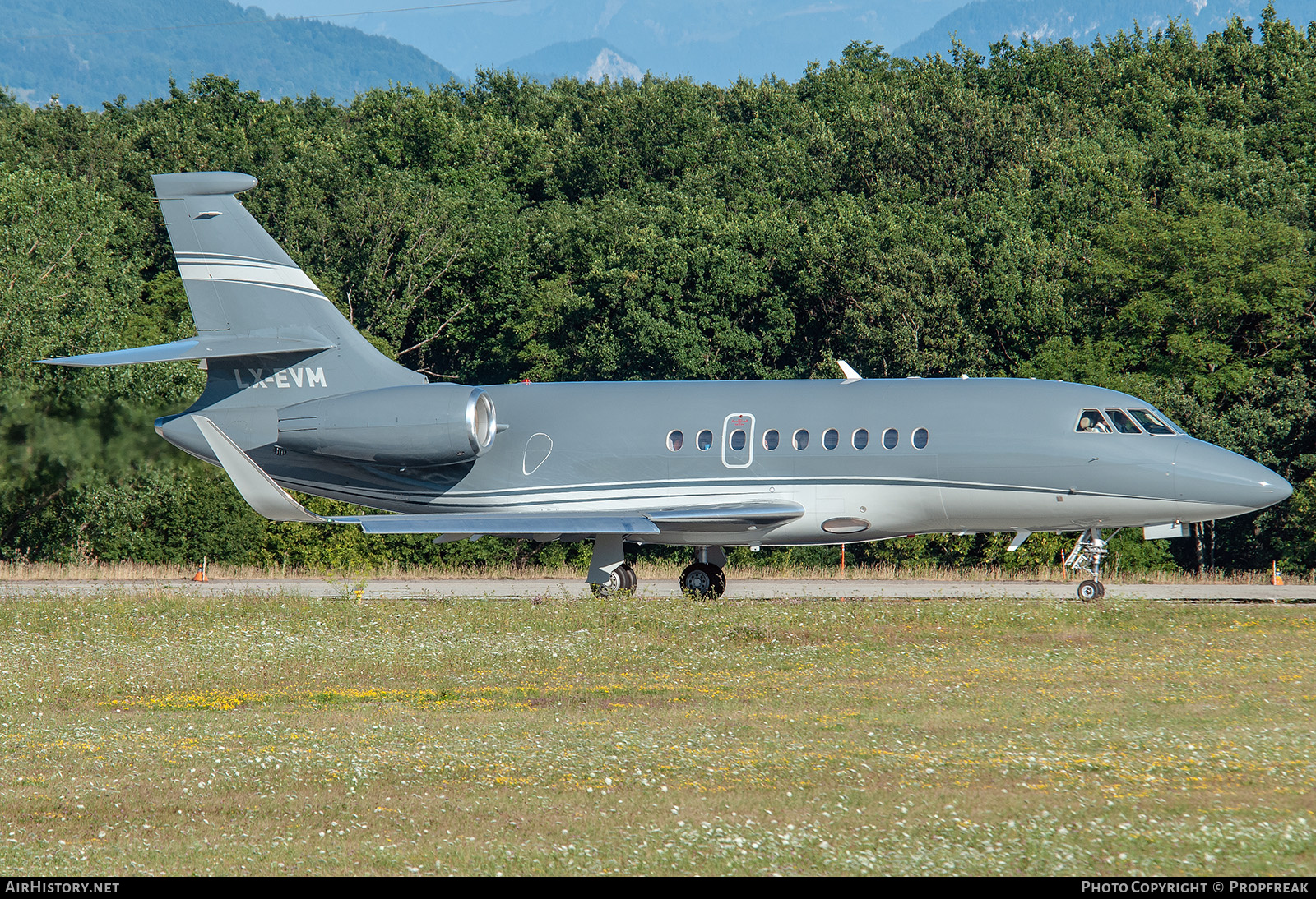 Aircraft Photo of LX-EVM | Dassault Falcon 2000LX | AirHistory.net #760092