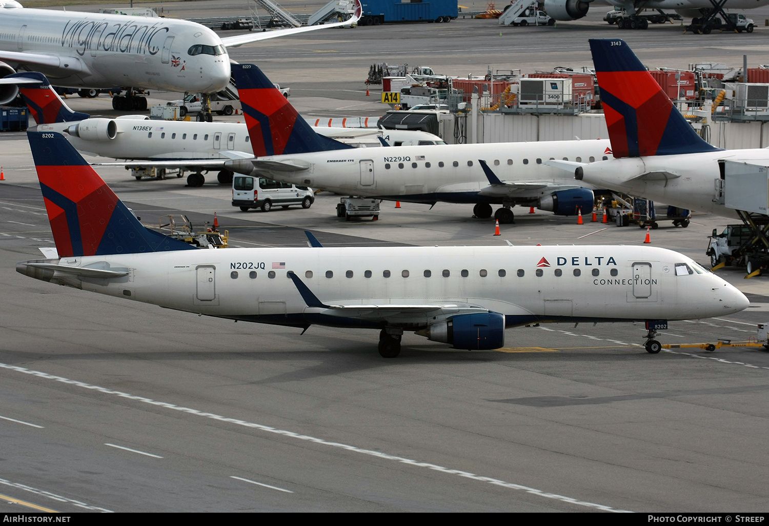 Aircraft Photo of N202JQ | Embraer 175LR (ERJ-170-200LR) | Delta Connection | AirHistory.net #760149