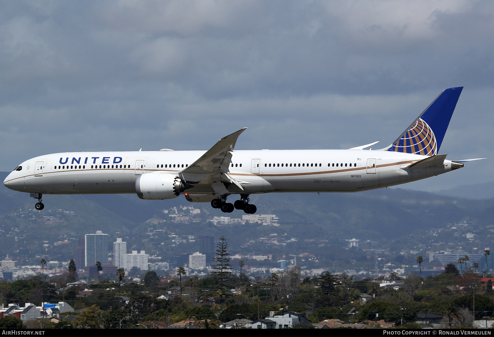 Aircraft Photo of N17002 | Boeing 787-10 Dreamliner | United Airlines | AirHistory.net #760812