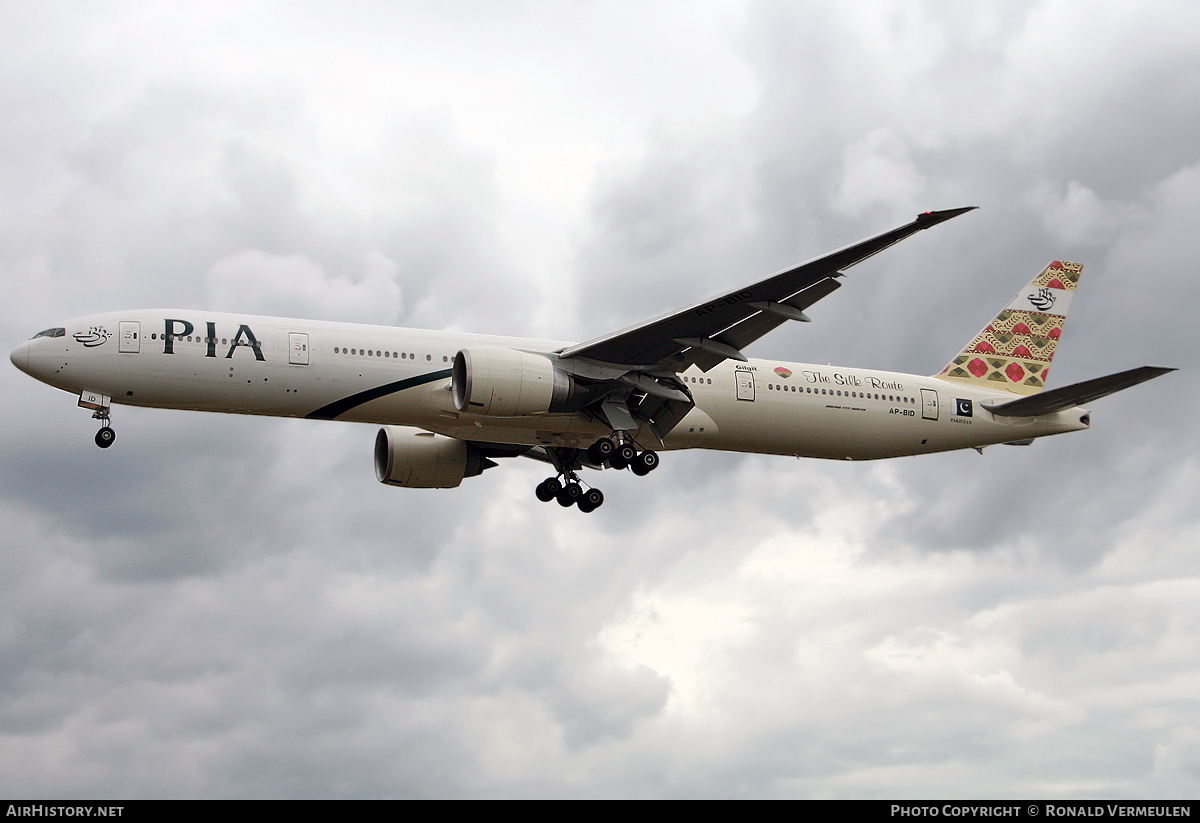Aircraft Photo of AP-BID | Boeing 777-340/ER | Pakistan International Airlines - PIA | AirHistory.net #760834