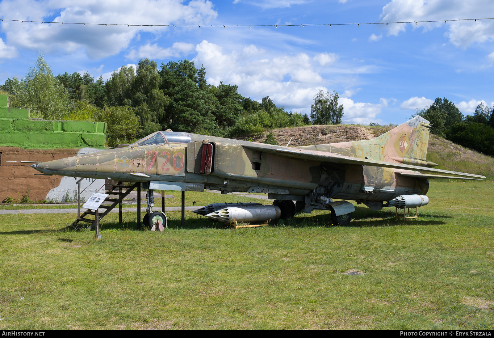 Aircraft Photo of 720 | Mikoyan-Gurevich MiG-23BN | East Germany - Air Force | AirHistory.net #761013