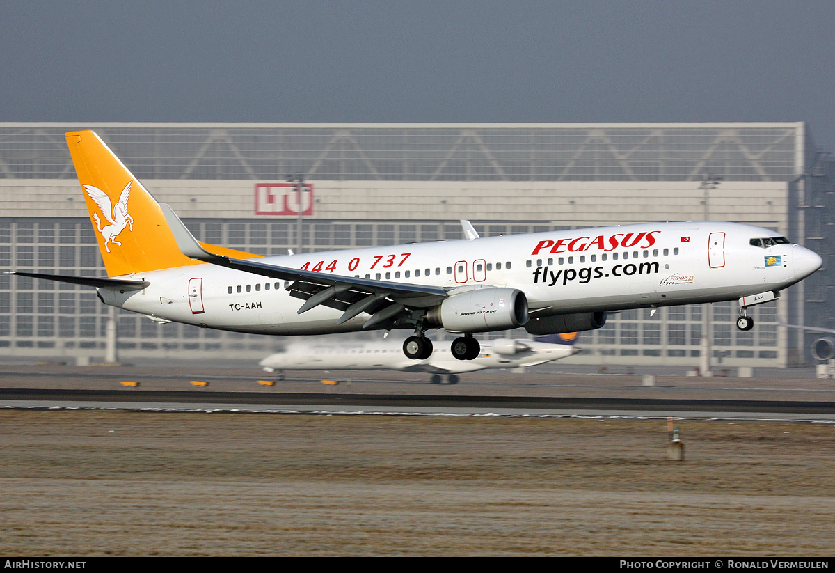 Aircraft Photo of TC-AAH | Boeing 737-82R | Pegasus Airlines | AirHistory.net #761368