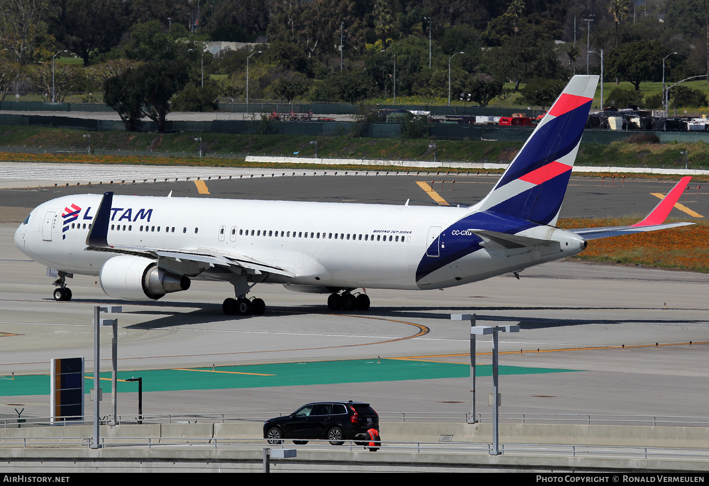 Aircraft Photo of CC-CXG | Boeing 767-316/ER | LATAM Airlines | AirHistory.net #761414