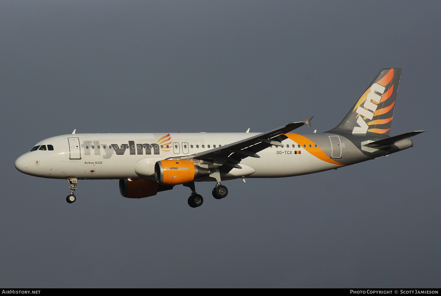 Aircraft Photo of OO-TCX | Airbus A320-212 | VLM Airlines | AirHistory.net #761420