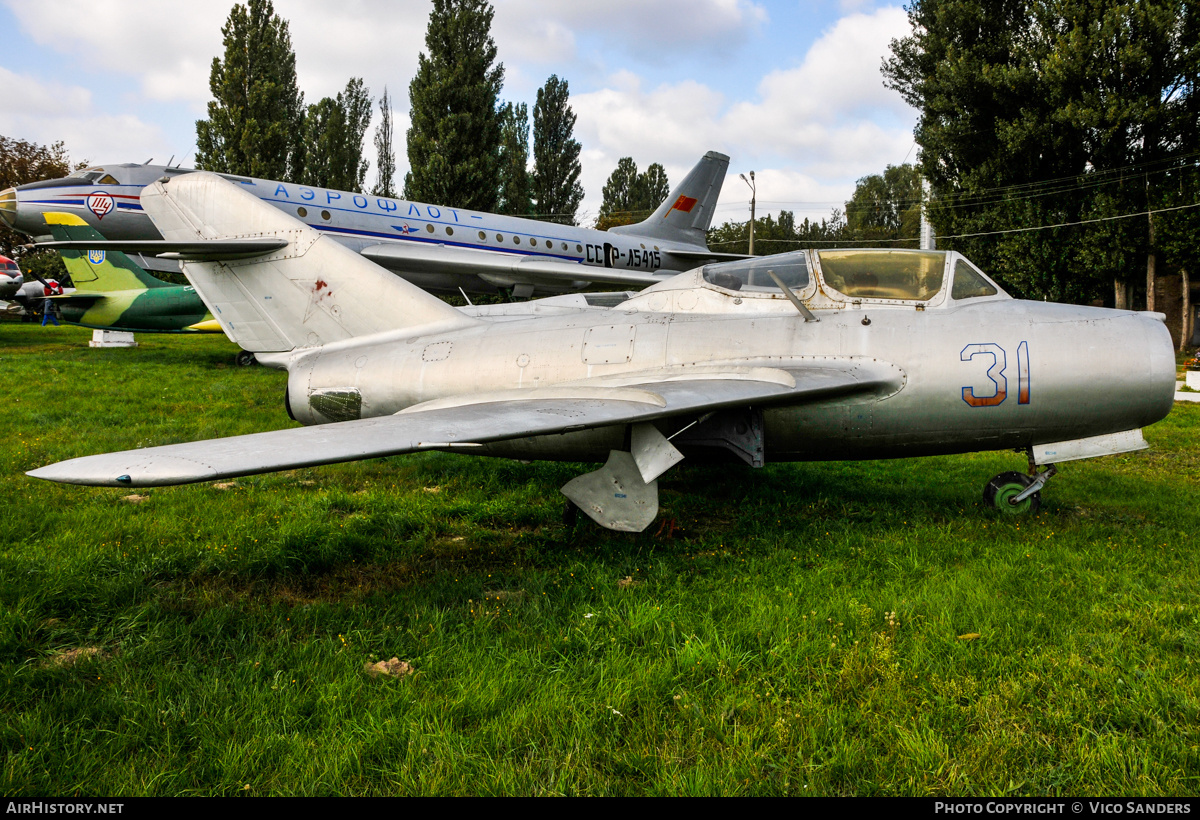 Aircraft Photo of 31 red | Mikoyan-Gurevich MiG-15UTI | Soviet Union - Air Force | AirHistory.net #761576
