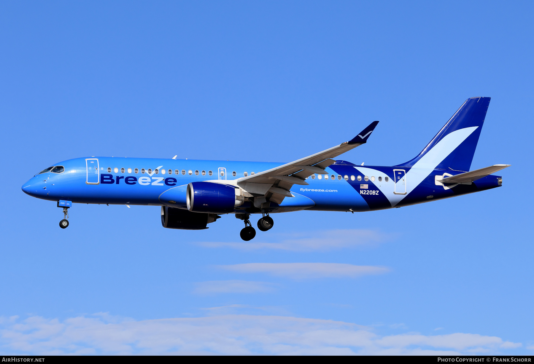 Aircraft Photo of N220BZ | Airbus A220-300 (BD-500-1A11) | Breeze Airways | AirHistory.net #761631