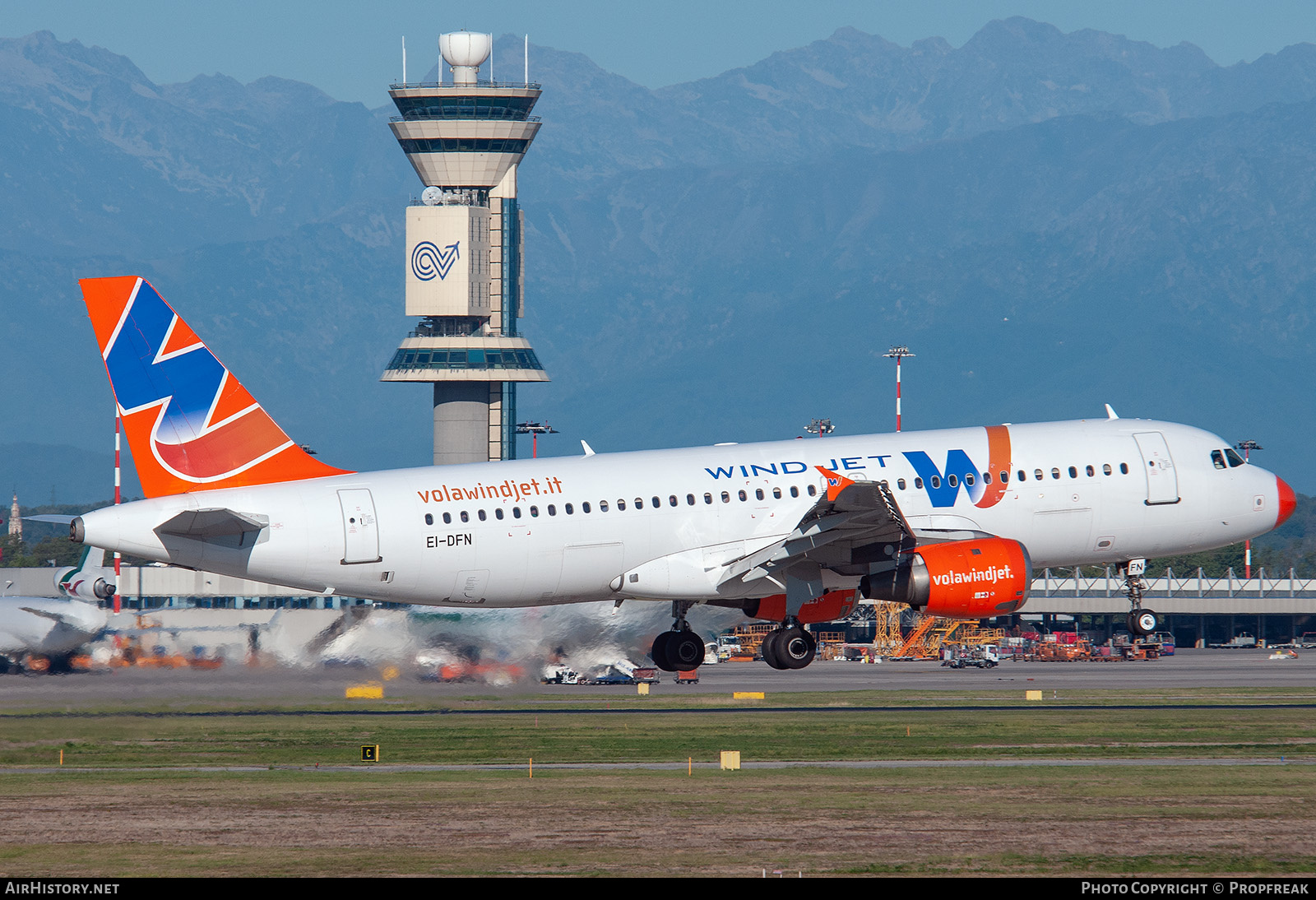 Aircraft Photo of EI-DFN | Airbus A320-211 | Wind Jet | AirHistory.net #761882