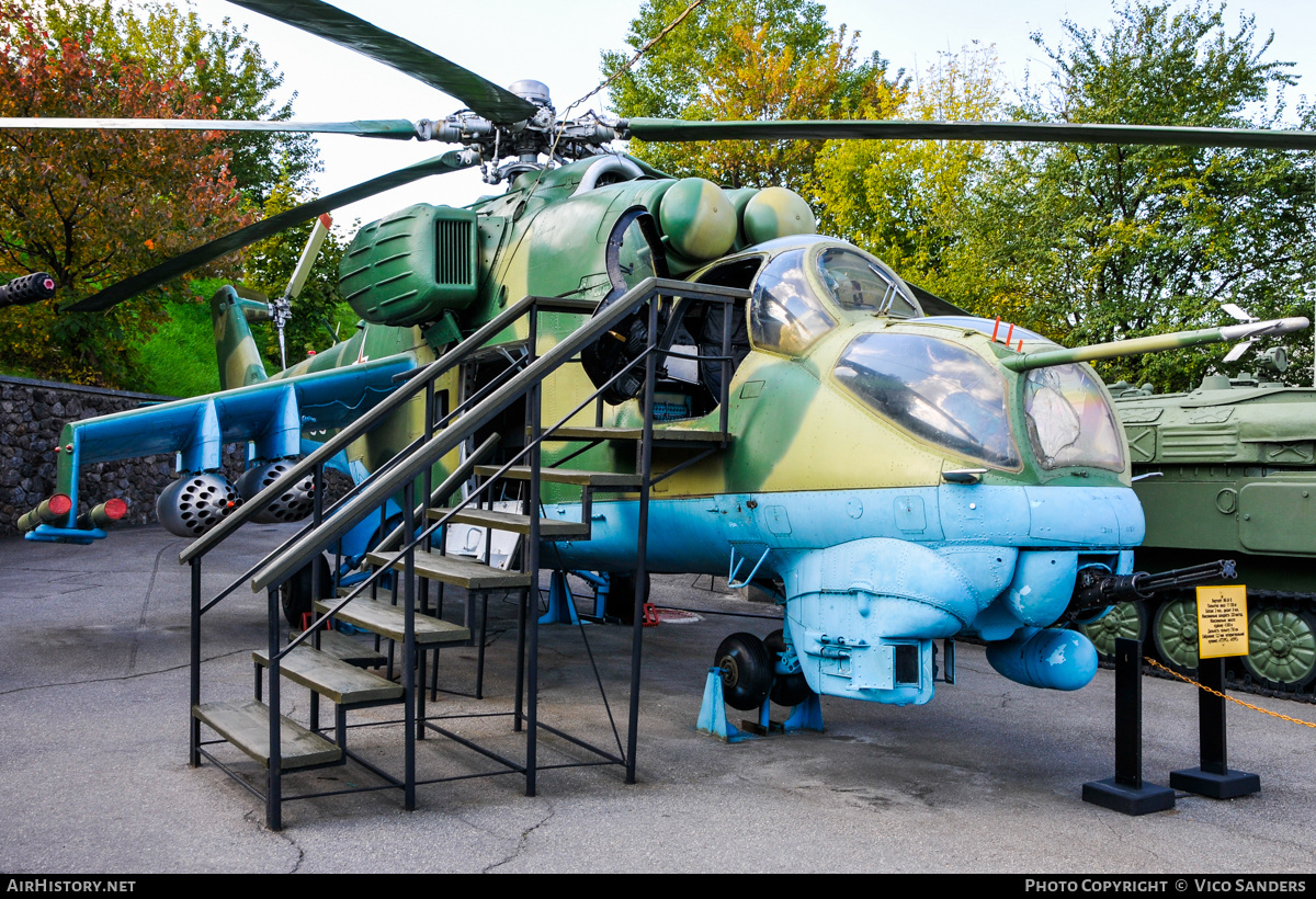 Aircraft Photo of 03 red | Mil Mi-24V | Soviet Union - Air Force | AirHistory.net #761954