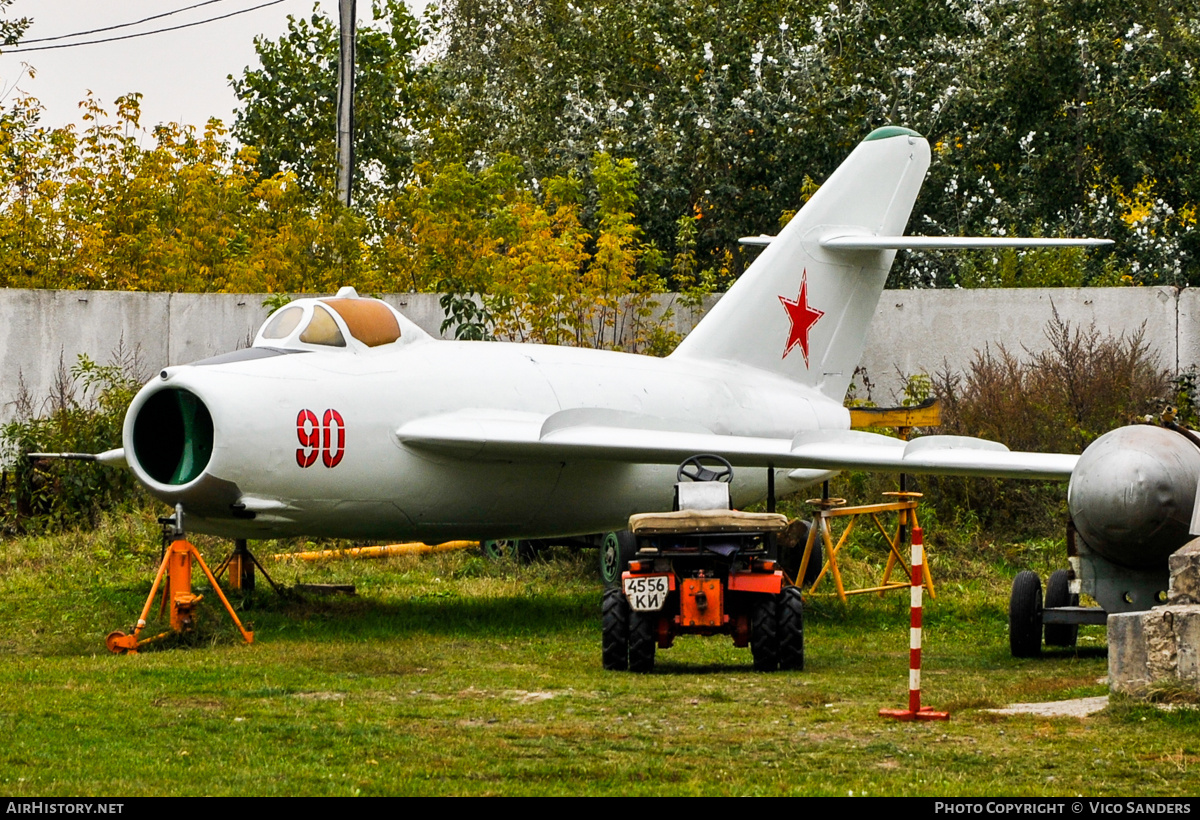 Aircraft Photo of 90 red | Mikoyan-Gurevich MiG-17 | Soviet Union - Air Force | AirHistory.net #762003
