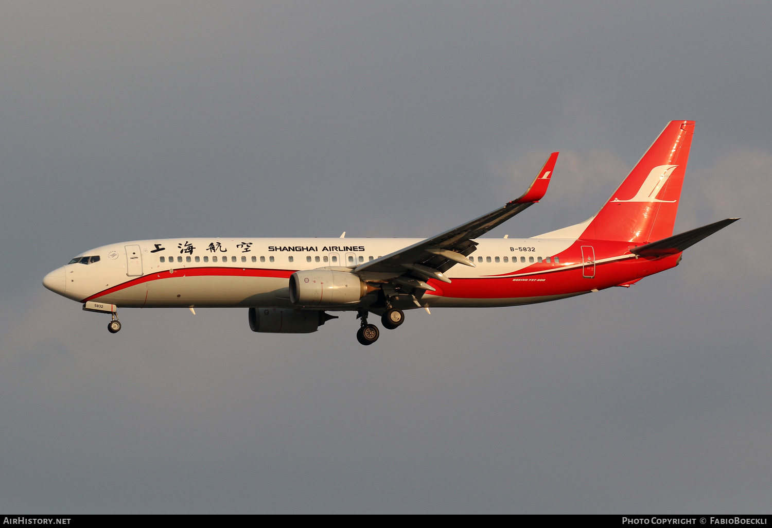 Aircraft Photo of B-5832 | Boeing 737-86D | Shanghai Airlines | AirHistory.net #762031