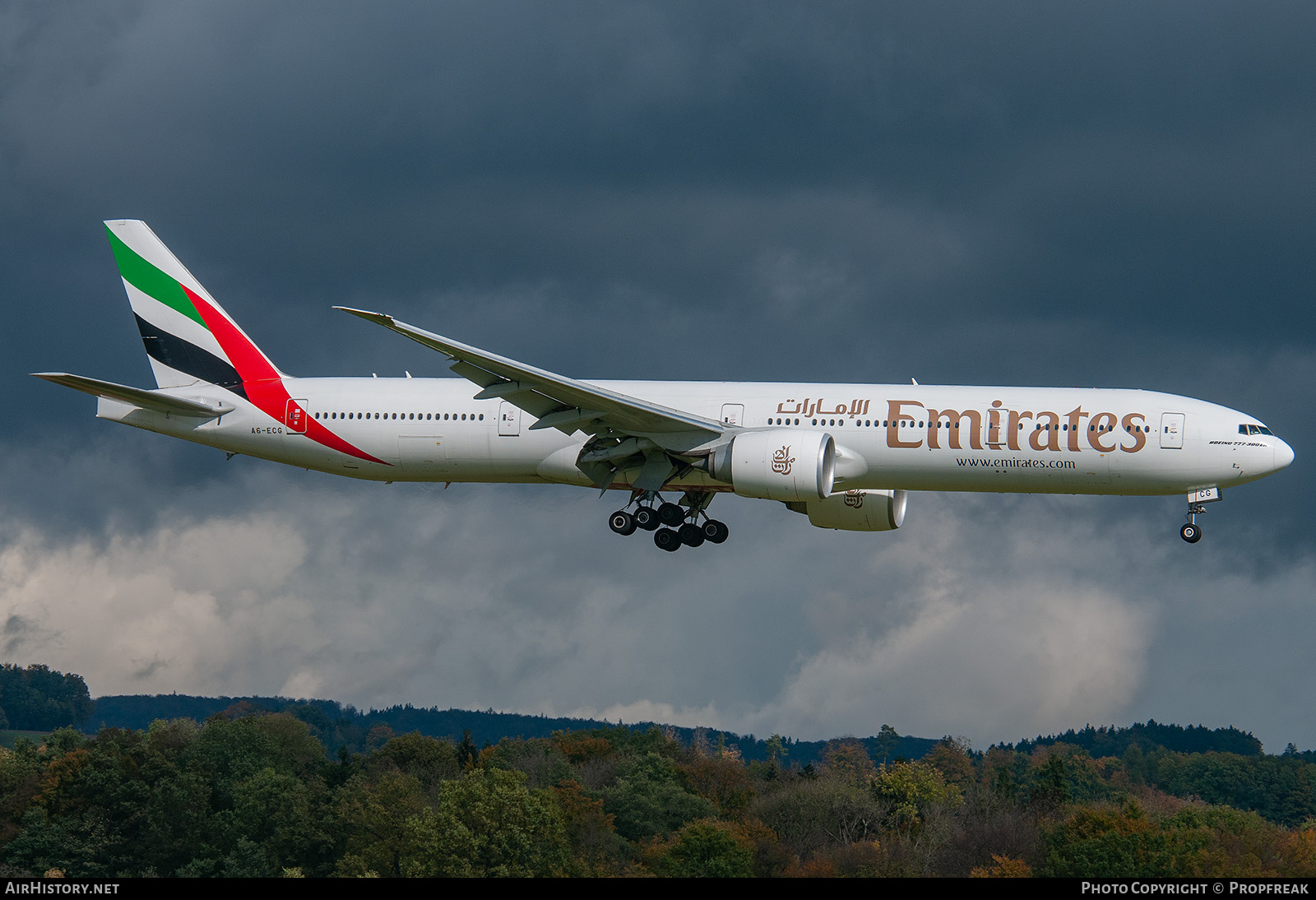 Aircraft Photo of A6-ECG | Boeing 777-31H/ER | Emirates | AirHistory.net #762075