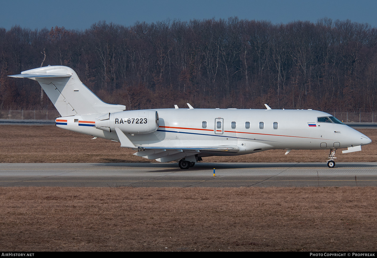 Aircraft Photo of RA-67223 | Bombardier Challenger 300 (BD-100-1A10) | AirHistory.net #762429