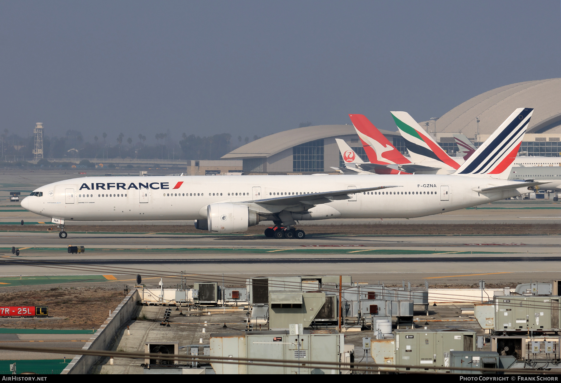 Aircraft Photo of F-GZNA | Boeing 777-328/ER | Air France | AirHistory.net #762826
