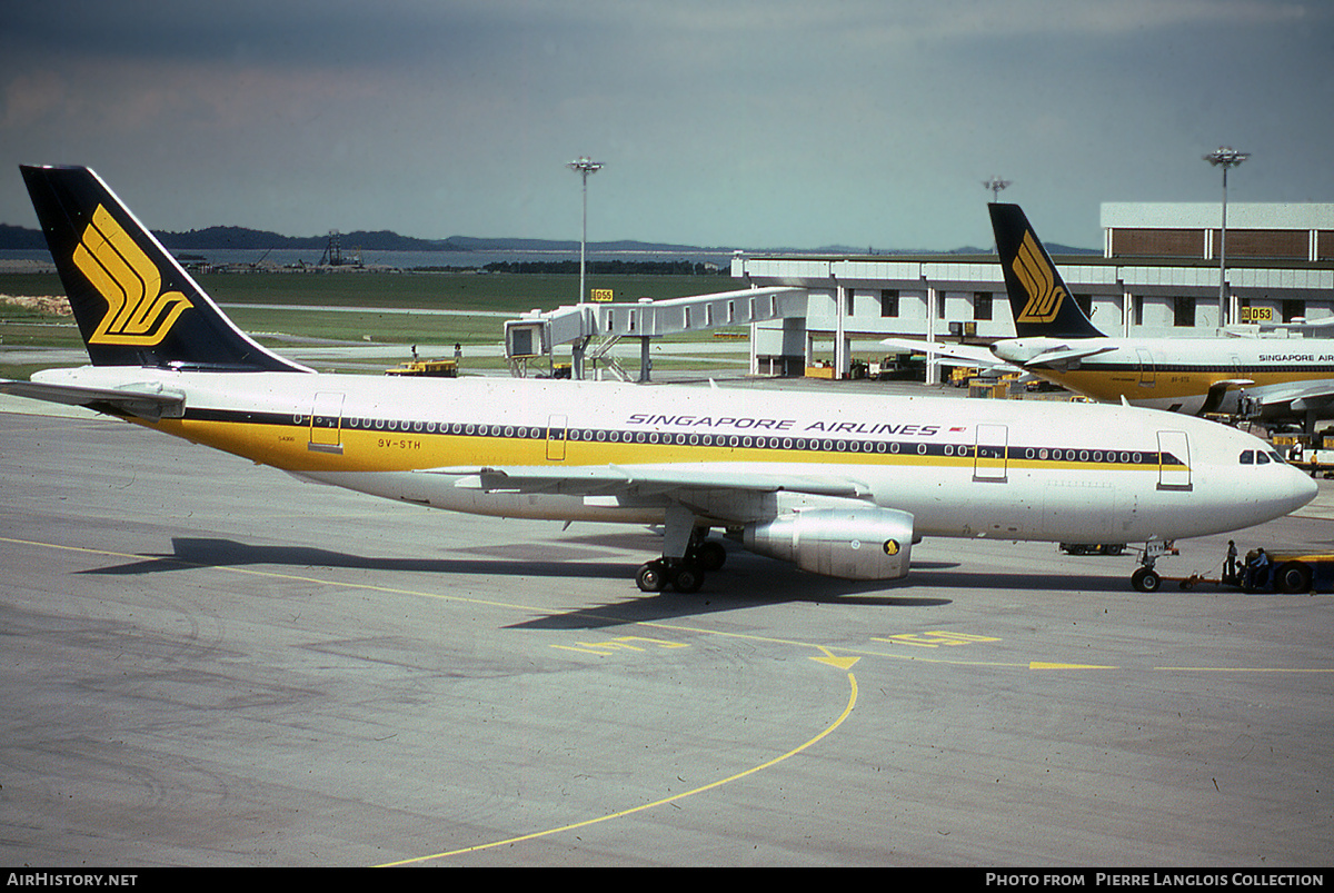 Aircraft Photo of 9V-STH | Airbus A300B4-203 | Singapore Airlines | AirHistory.net #762853