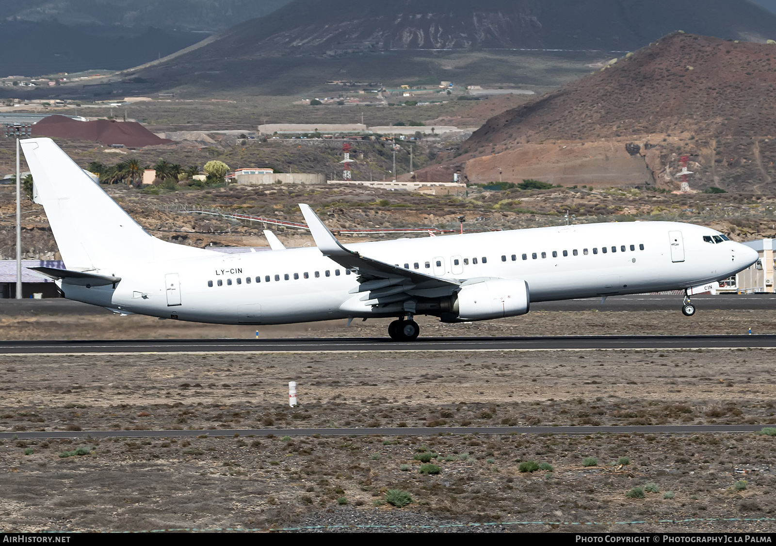 Aircraft Photo of LY-CIN | Boeing 737-83N | AirHistory.net #762983