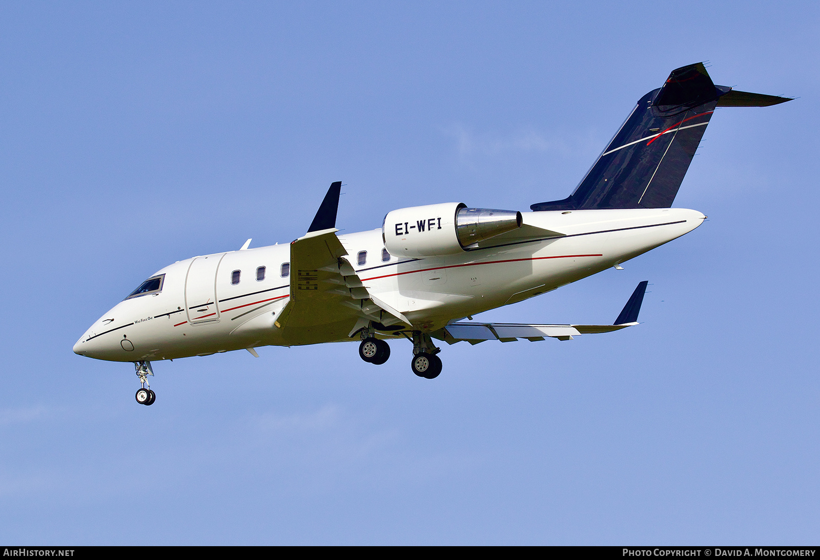 Aircraft Photo of EI-WFI | Bombardier Challenger 605 (CL-600-2B16) | AirHistory.net #763259
