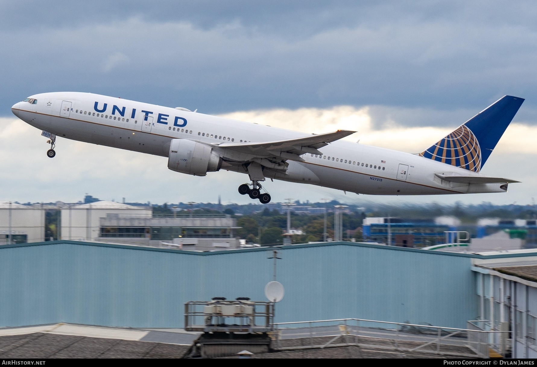Aircraft Photo of N27015 | Boeing 777-224/ER | United Airlines | AirHistory.net #763285