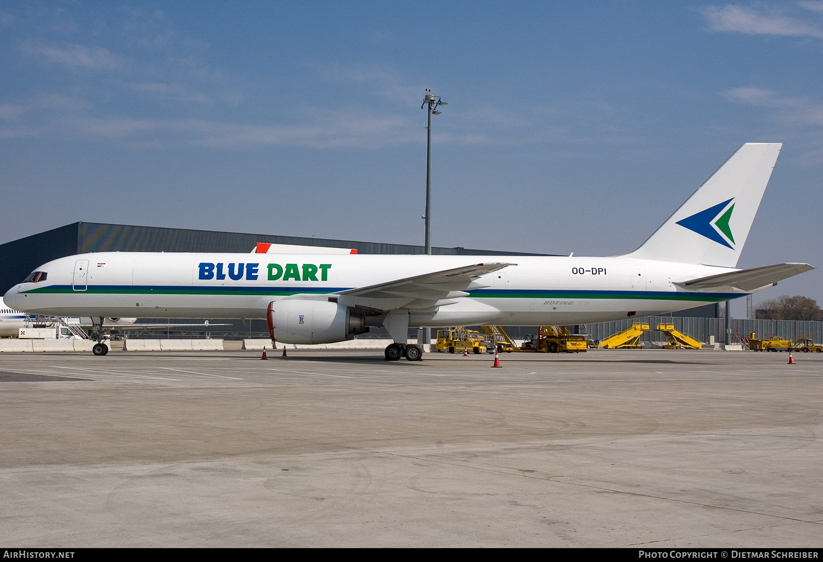 Aircraft Photo of OO-DPI | Boeing 757-236/SF | Blue Dart Aviation | AirHistory.net #763353