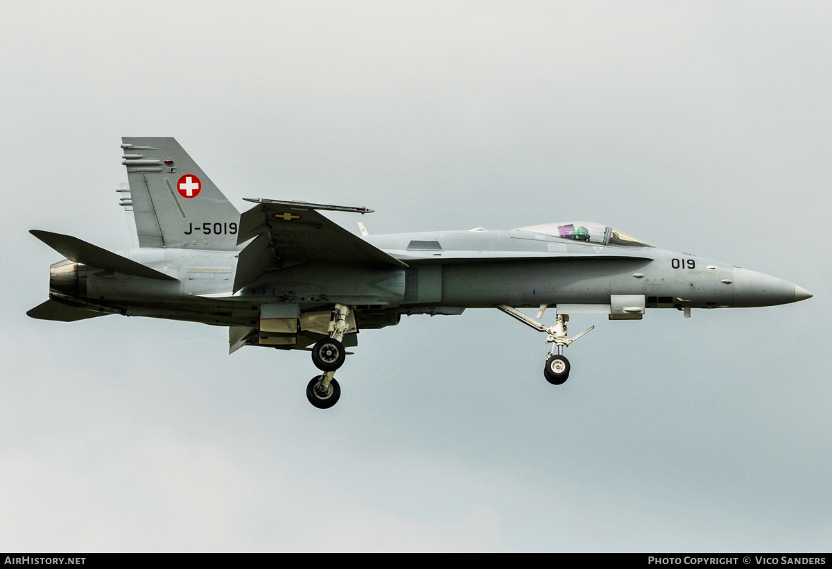 Aircraft Photo of J-5019 | McDonnell Douglas F/A-18C Hornet | Switzerland - Air Force | AirHistory.net #763377