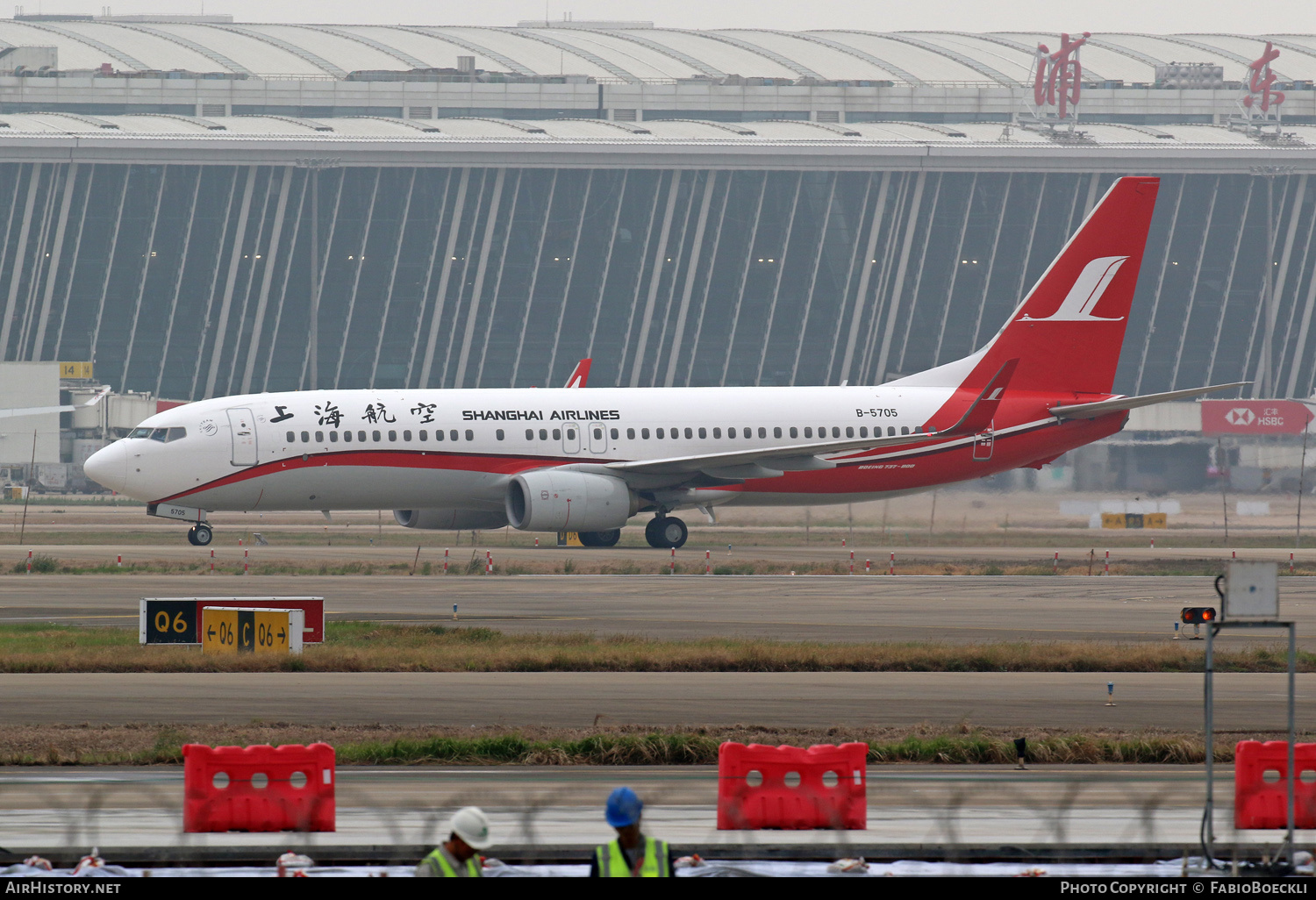 Aircraft Photo of B-5705 | Boeing 737-89P | Shanghai Airlines | AirHistory.net #763384
