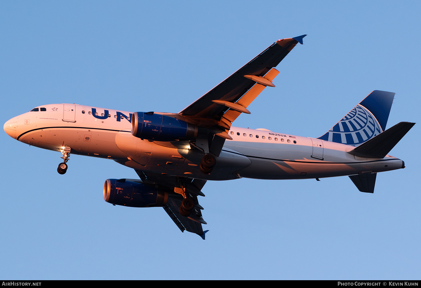 Aircraft Photo of N825UA | Airbus A319-131 | United Airlines | AirHistory.net #763434