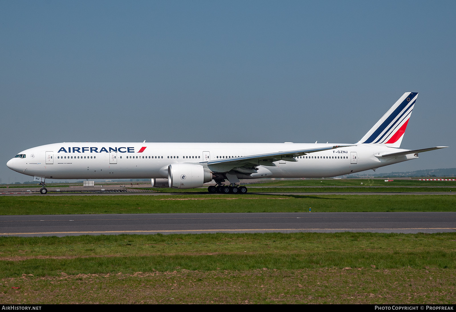 Aircraft Photo of F-GZNJ | Boeing 777-328/ER | Air France | AirHistory.net #763753