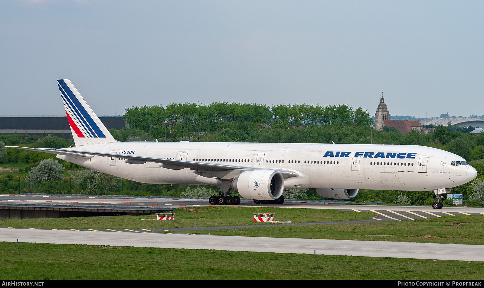 Aircraft Photo of F-GSQH | Boeing 777-328/ER | Air France | AirHistory.net #763794
