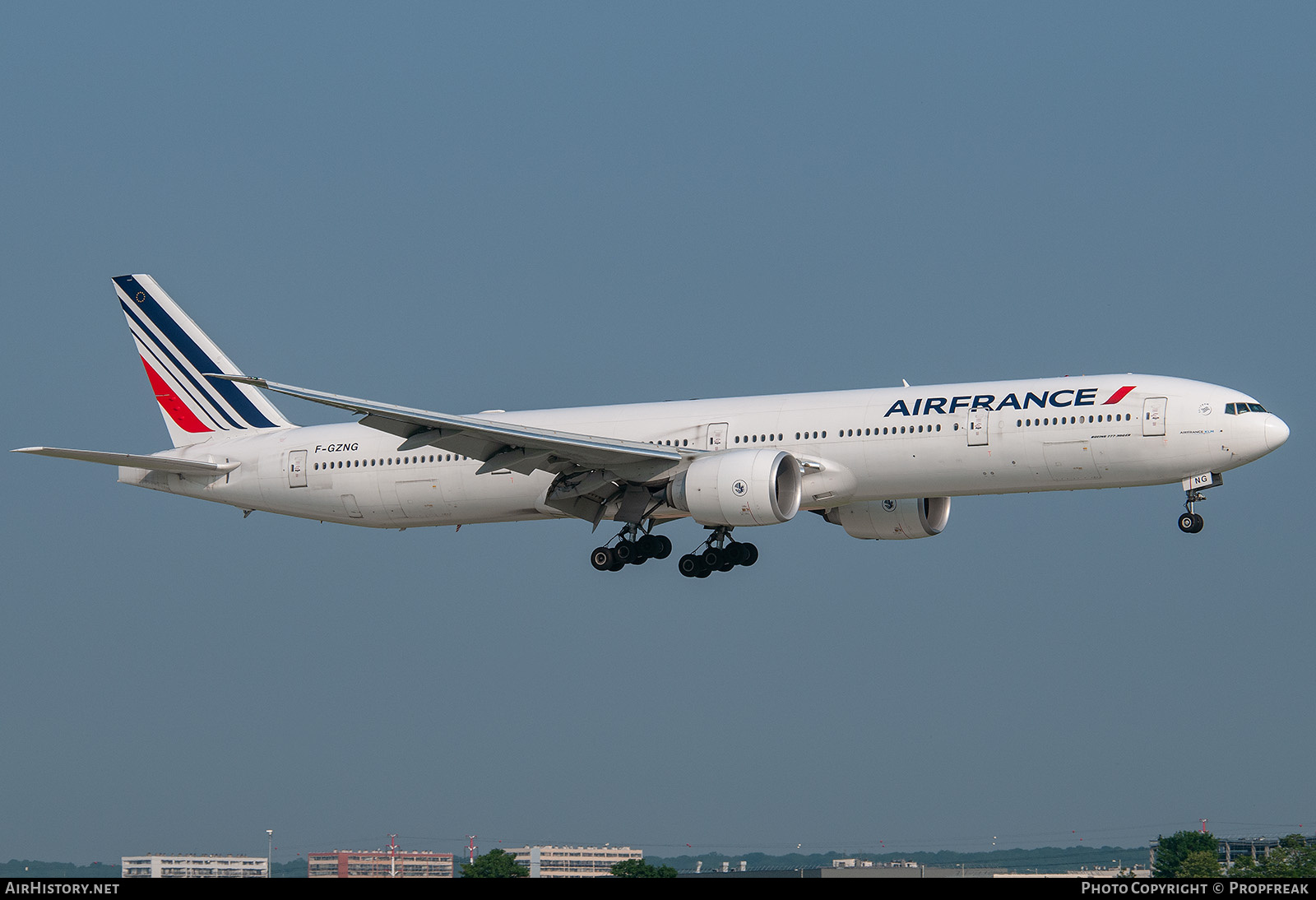 Aircraft Photo of F-GZNG | Boeing 777-328/ER | Air France | AirHistory.net #763824