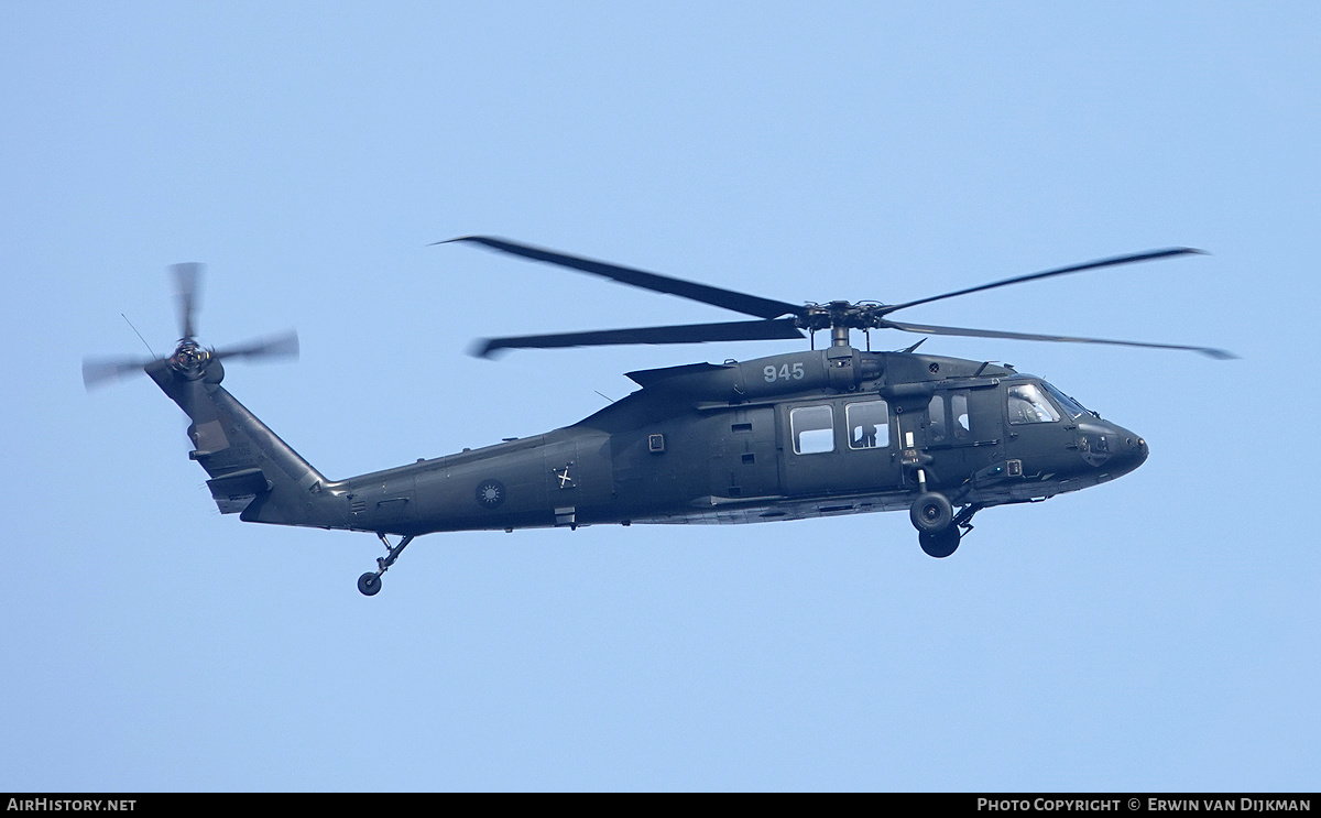 Aircraft Photo of 945 / 27305 | Sikorsky UH-60M Black Hawk (S-70A) | Taiwan - Air Force | AirHistory.net #763895