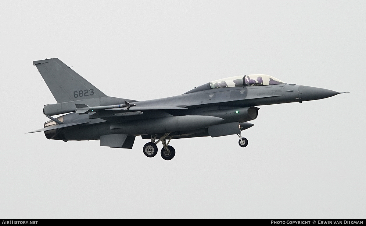 Aircraft Photo of 6823 | General Dynamics F-16B Fighting Falcon | Taiwan - Air Force | AirHistory.net #763900