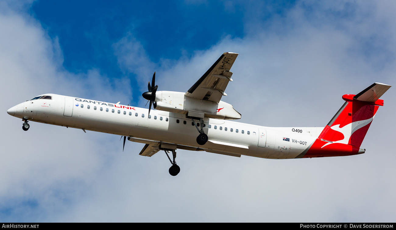 Aircraft Photo of VH-QOT | Bombardier DHC-8-402 Dash 8 | QantasLink | AirHistory.net #763957