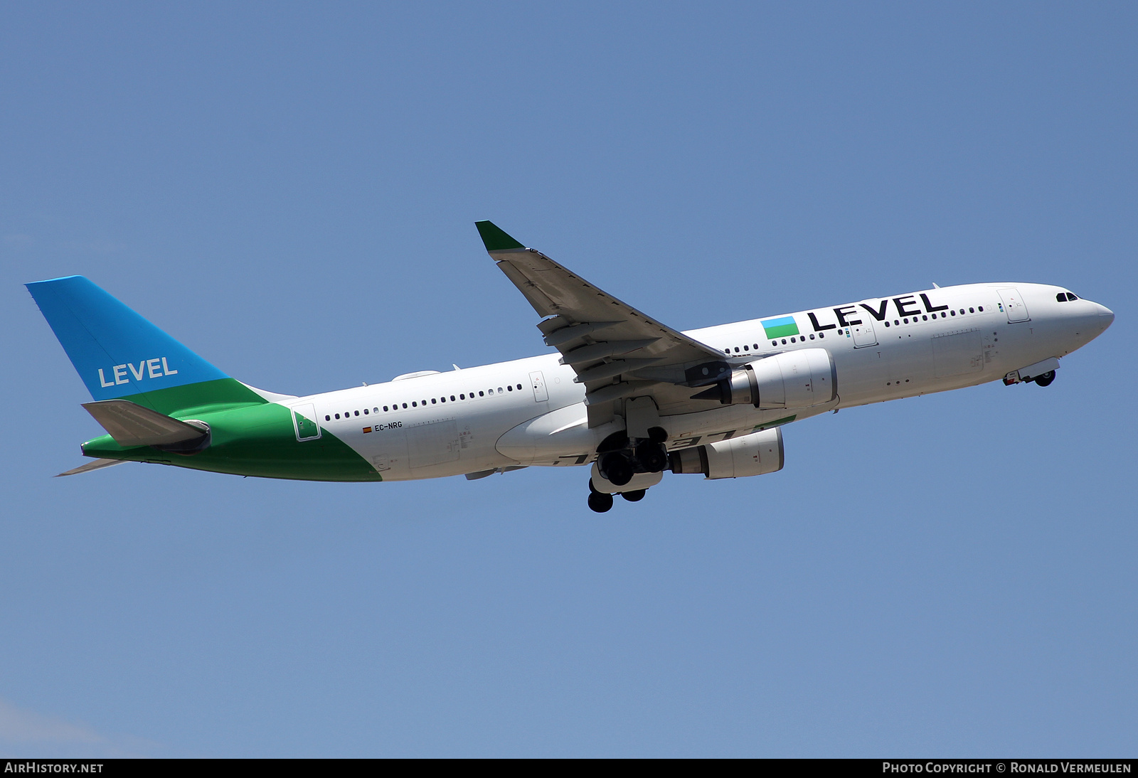 Aircraft Photo of EC-NRG | Airbus A330-202 | Level | AirHistory.net #764595