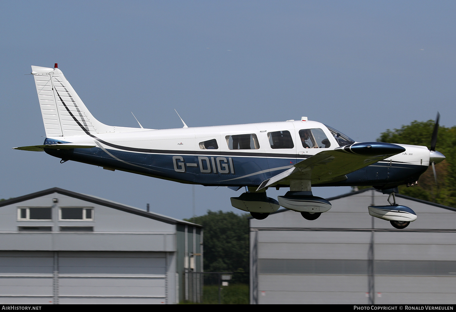 Aircraft Photo of G-DIGI | Piper PA-32-300 Cherokee Six 300 | AirHistory.net #764613