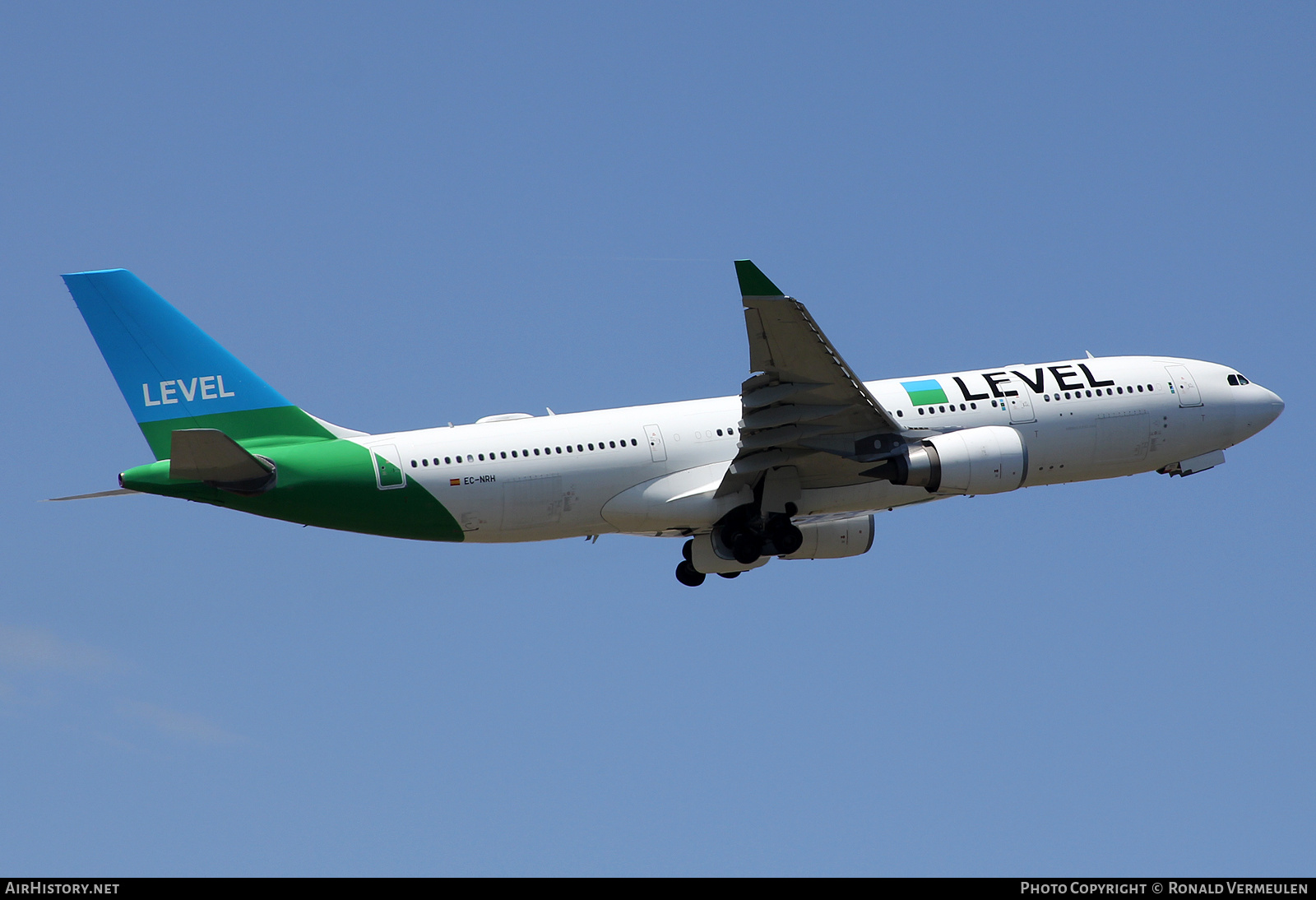 Aircraft Photo of EC-NRH | Airbus A330-202 | Level | AirHistory.net #764616
