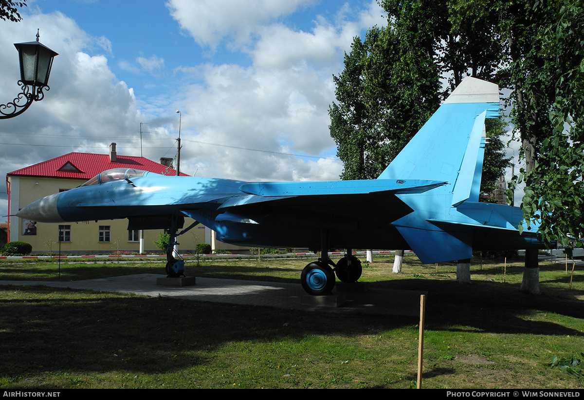 Aircraft Photo of 32 black | Sukhoi Su-27P | AirHistory.net #764693