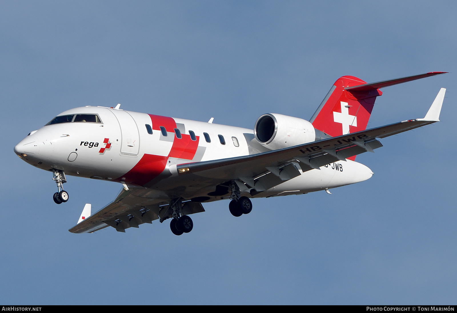 Aircraft Photo of HB-JWB | Bombardier Challenger 650 (CL-600-2B16) | REGA - Swiss Air Ambulance | AirHistory.net #764701