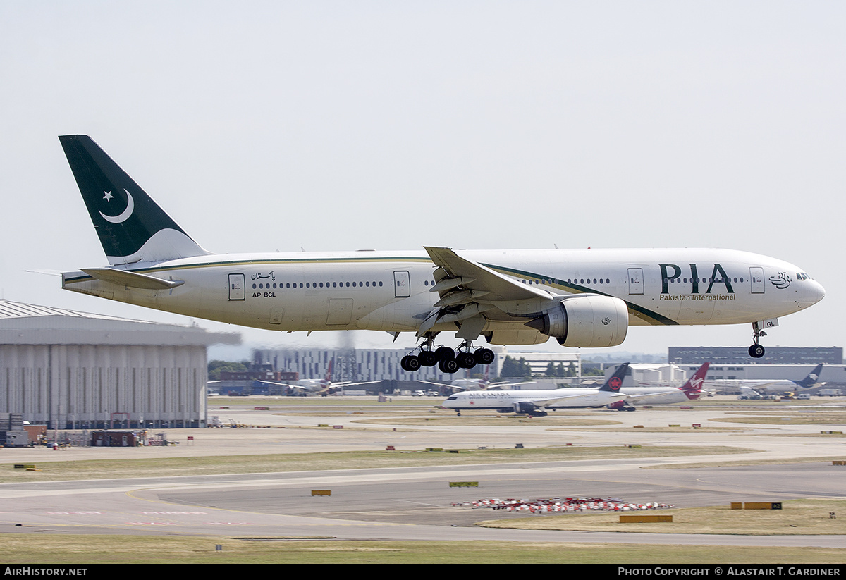 Aircraft Photo of AP-BGL | Boeing 777-240/ER | Pakistan International Airlines - PIA | AirHistory.net #764854