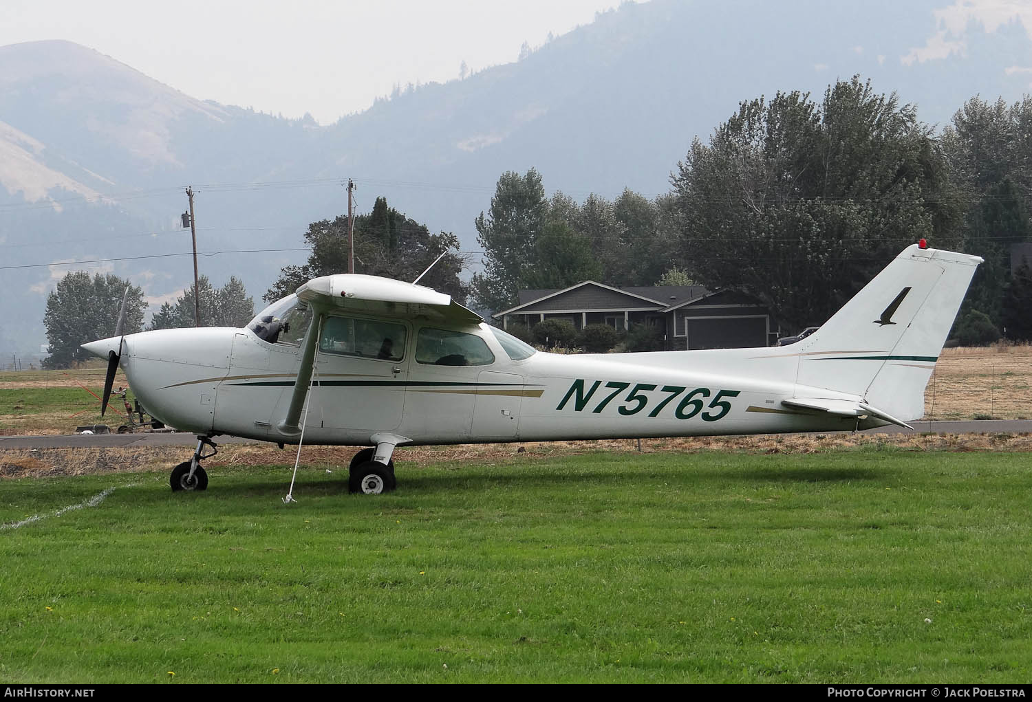 Aircraft Photo of N75765 | Cessna 172N Skyhawk | AirHistory.net #765052
