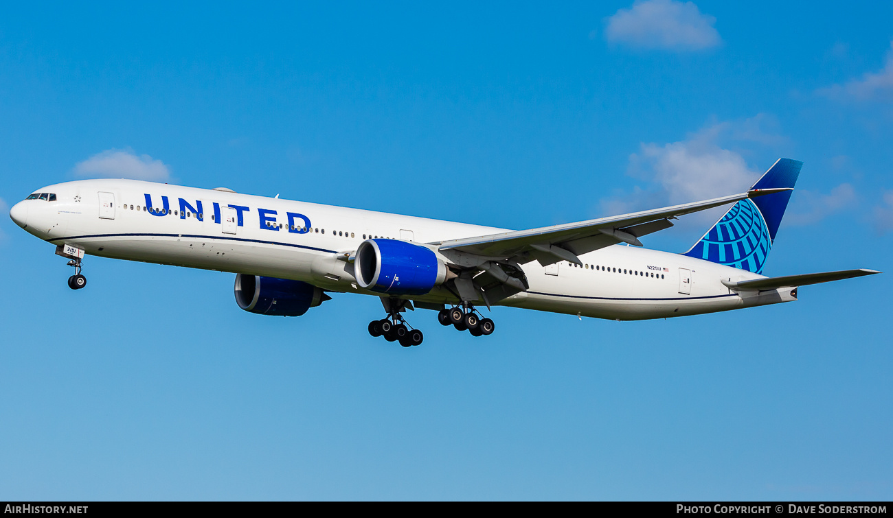 Aircraft Photo of N2251U | Boeing 777-300/ER | United Airlines | AirHistory.net #765172