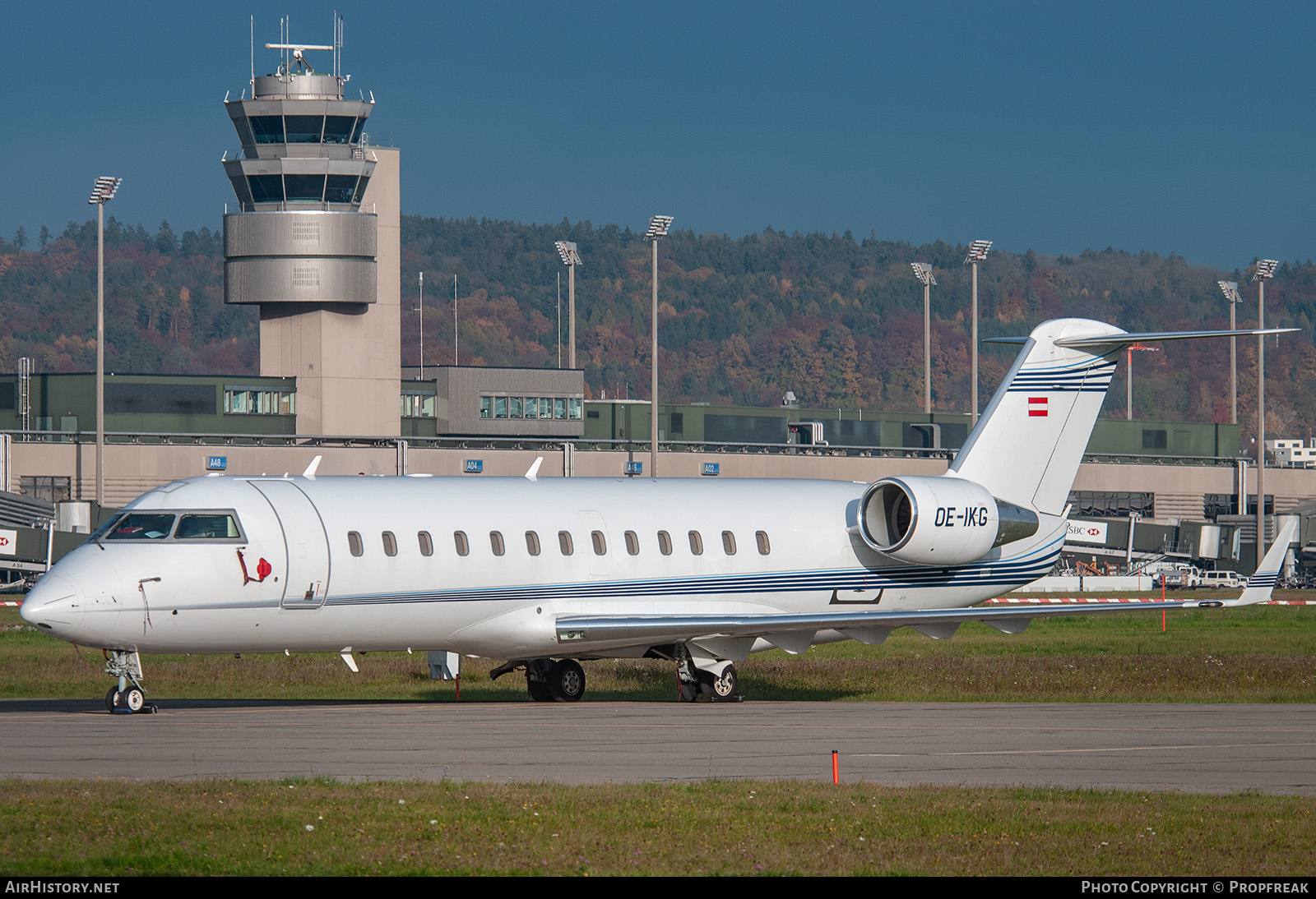 Aircraft Photo of OE-IKG | Bombardier Challenger 850 (CRJ-200SE/CL-600-2B19) | AirHistory.net #765293
