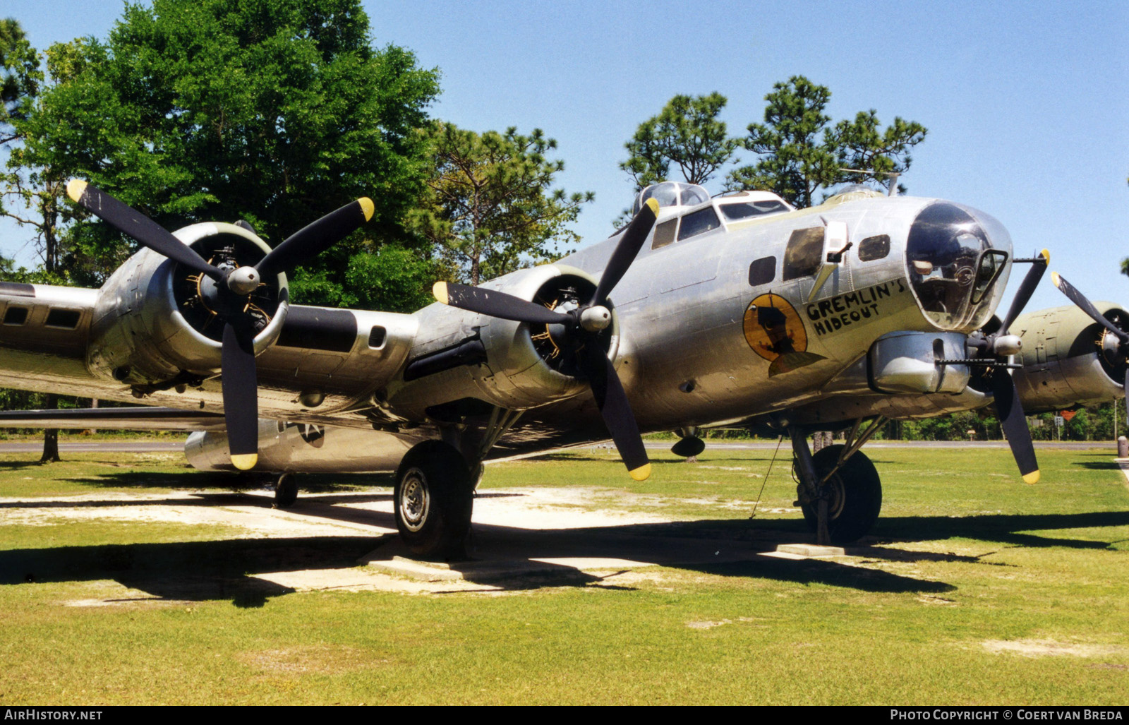 Aircraft Photo of 44-83863 | Boeing B-17G Flying Fortress | USA - Air Force | AirHistory.net #765503