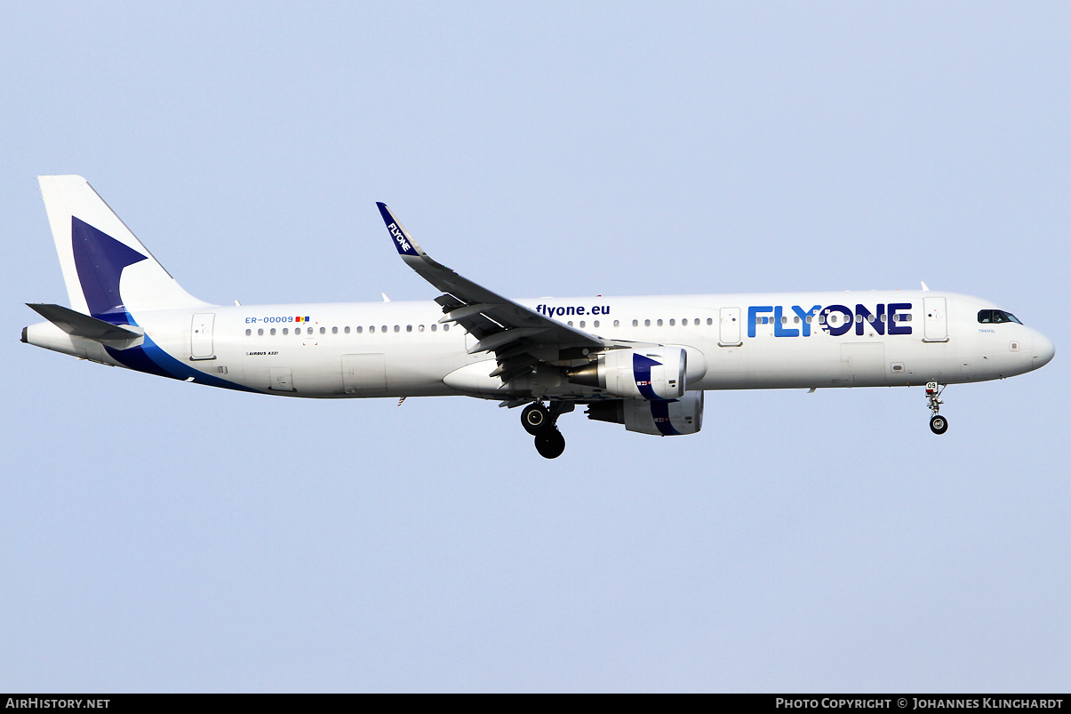 Aircraft Photo of ER-00009 | Airbus A321-211 | FlyOne | AirHistory.net #765513