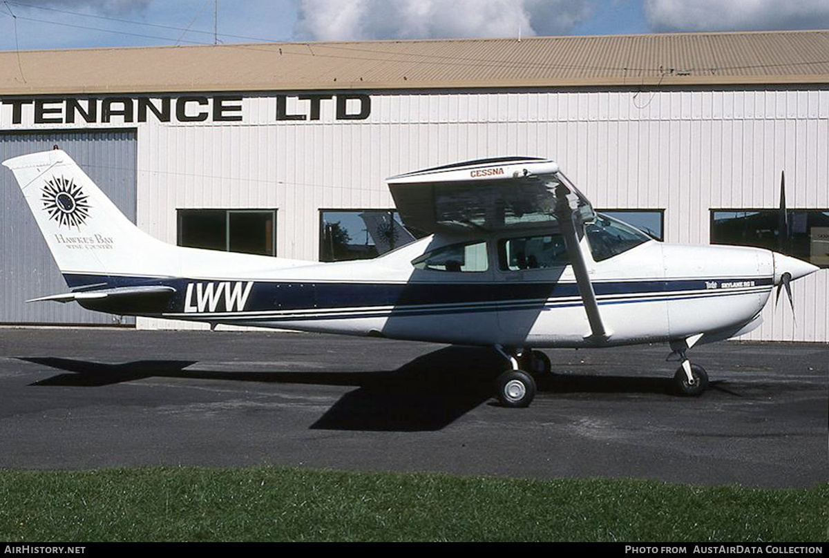 Aircraft Photo of ZK-LWW / LWW | Cessna TR182 Turbo Skylane RG | AirHistory.net #765690