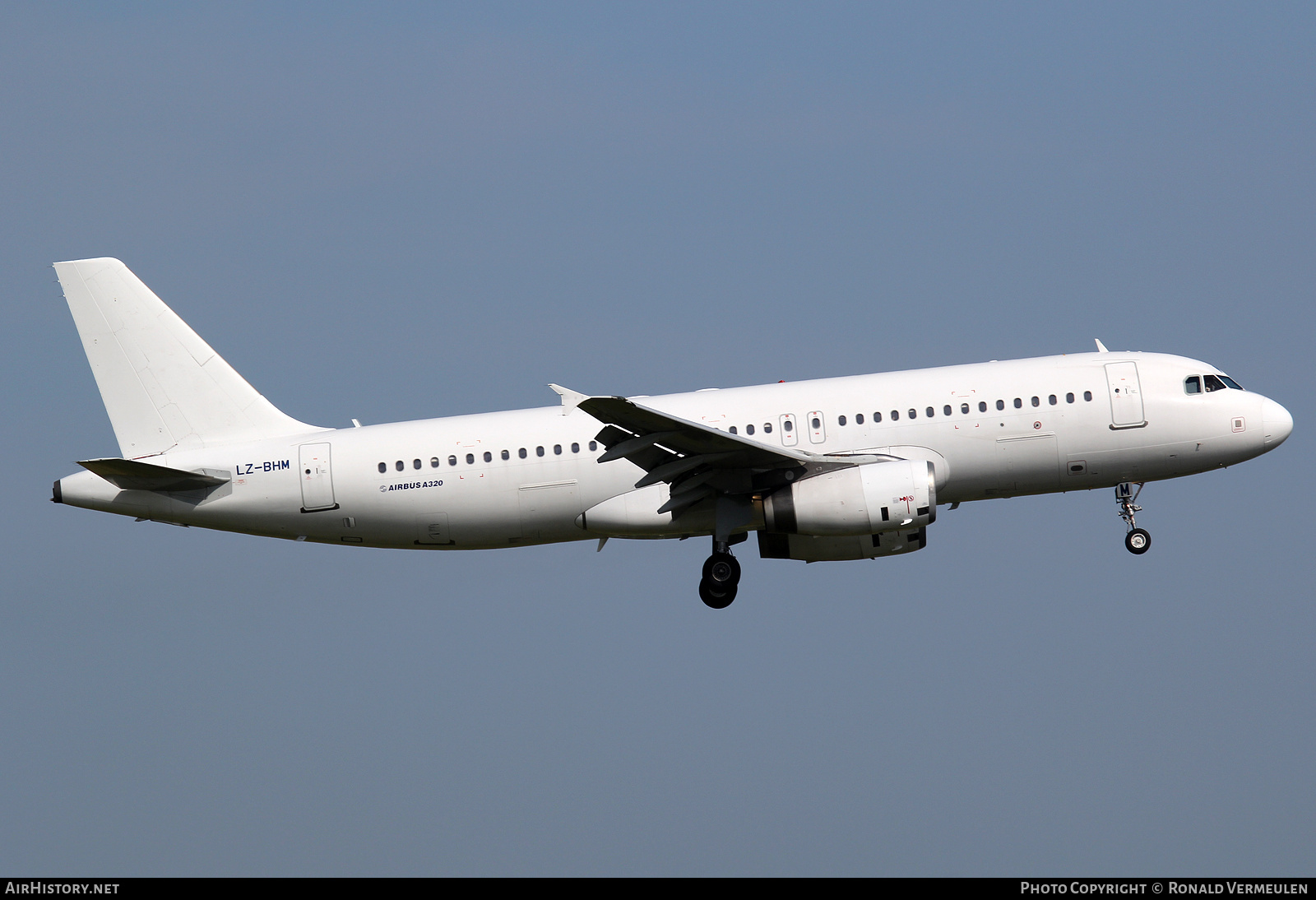 Aircraft Photo of LZ-BHM | Airbus A320-232 | AirHistory.net #765799