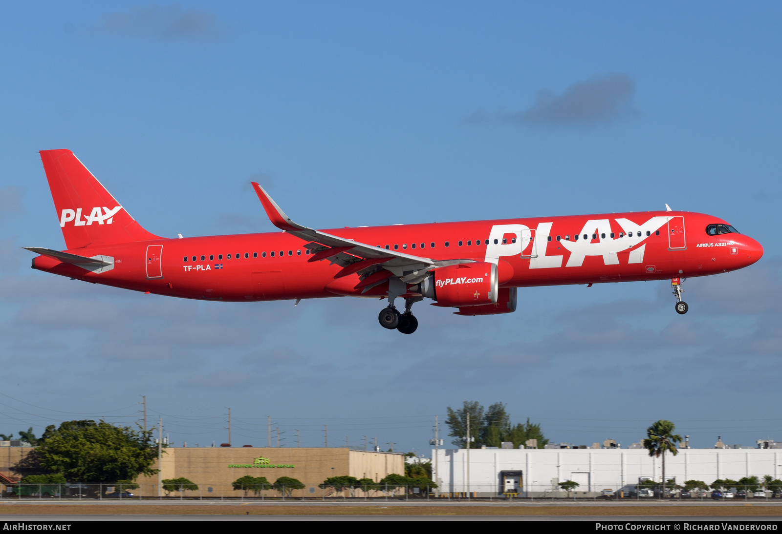 Aircraft Photo of TF-PLA | Airbus A321-251N | Play | AirHistory.net #765818