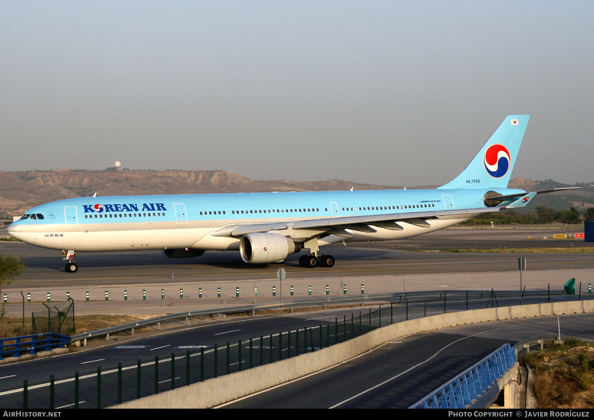 Aircraft Photo of HL7586 | Airbus A330-323 | Korean Air | AirHistory.net #766084