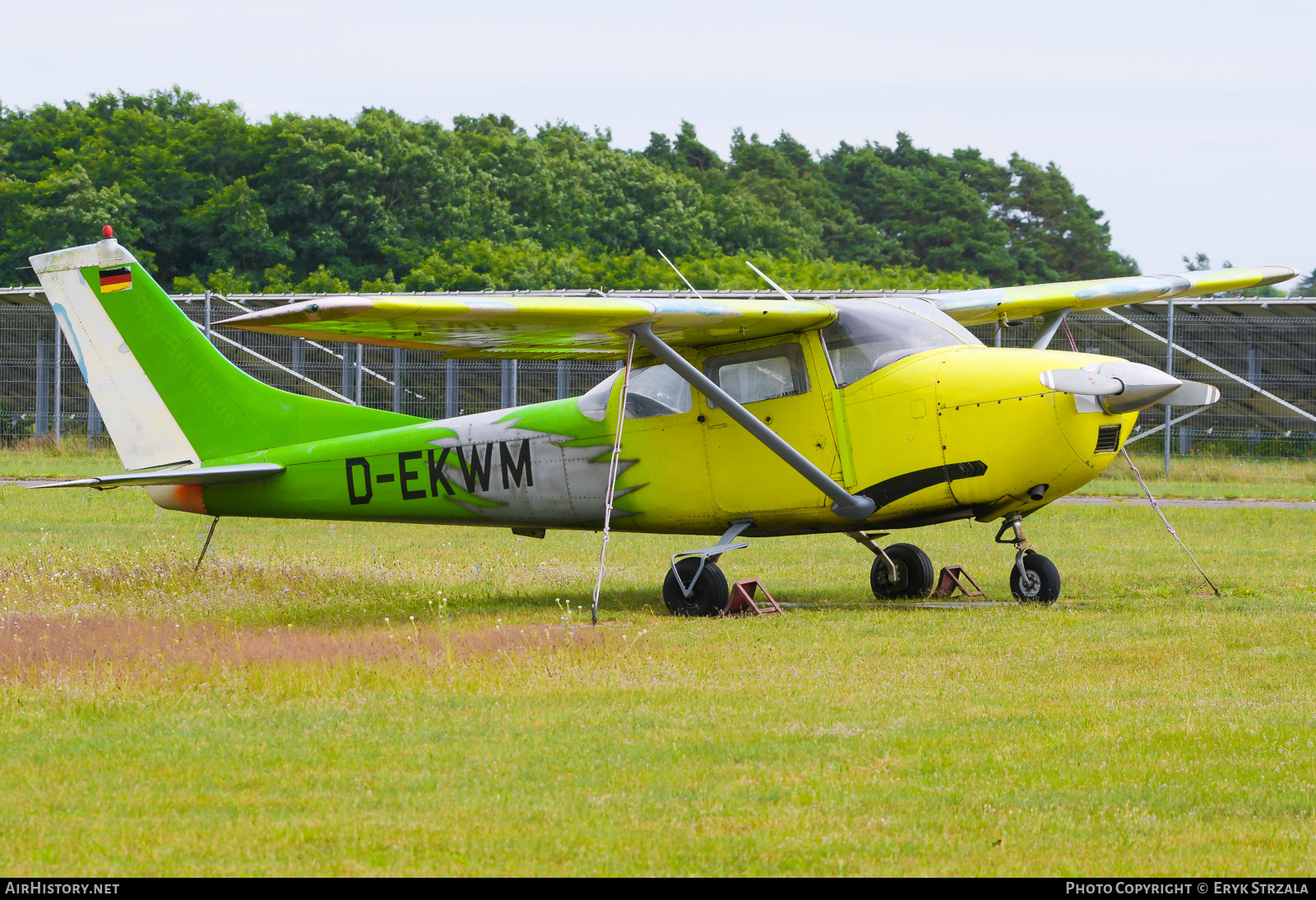 Aircraft Photo of D-EKWM | Cessna 182E Skylane | AirHistory.net #766343