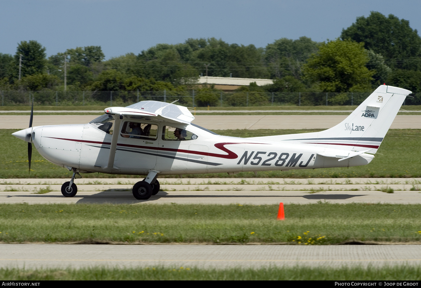 Aircraft Photo of N528MJ | Cessna 182T Skylane | AOPA - Aircraft Owners & Pilots Association | AirHistory.net #766479