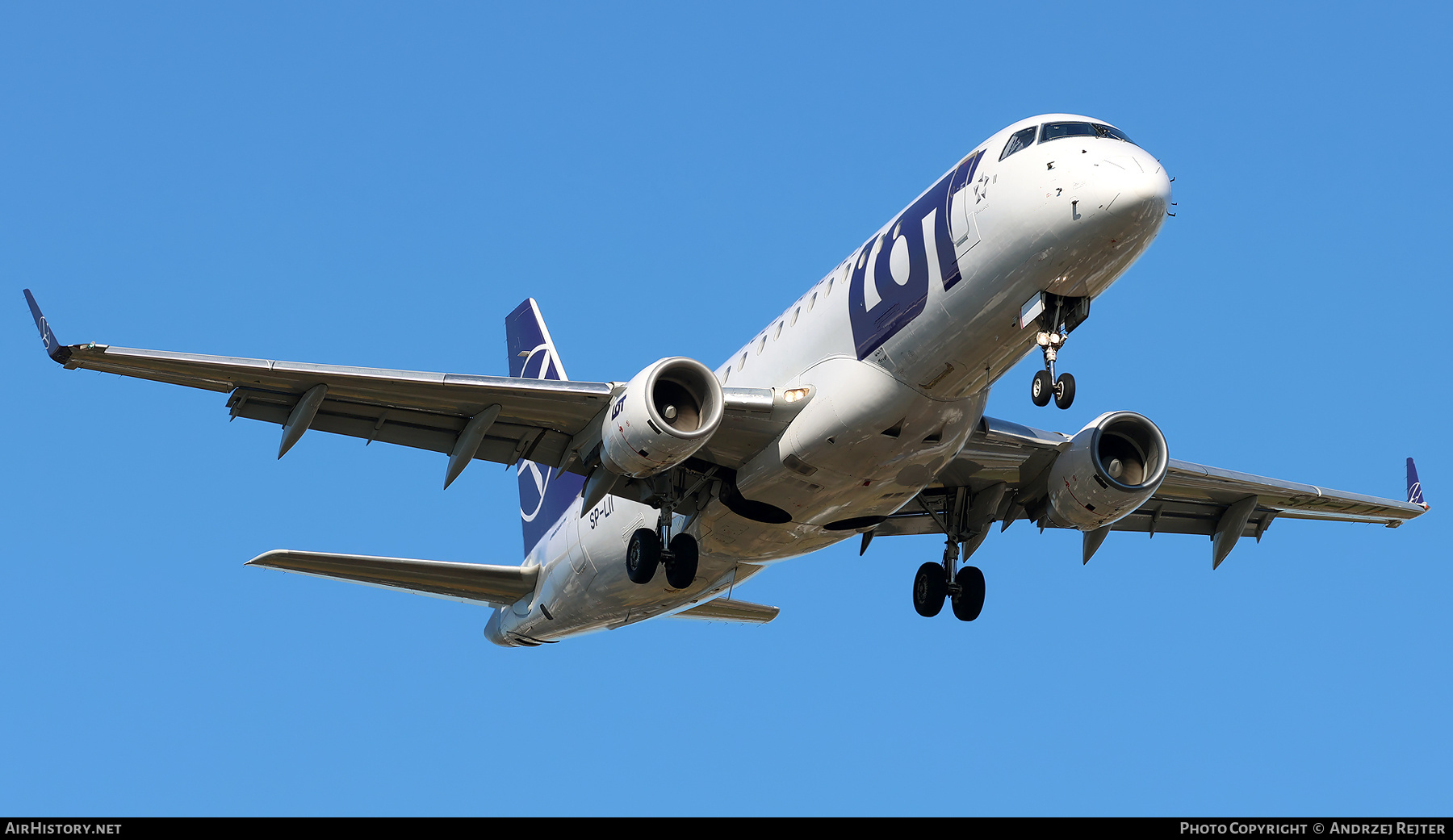 Aircraft Photo of SP-LII | Embraer 175STD (ERJ-170-200STD) | LOT Polish Airlines - Polskie Linie Lotnicze | AirHistory.net #766619